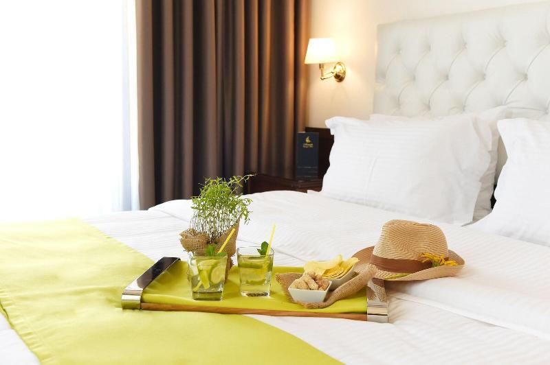 Armata Boutique Hotel Spetses Town ภายนอก รูปภาพ