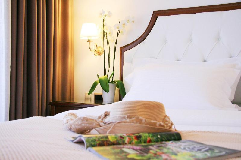 Armata Boutique Hotel Spetses Town ภายนอก รูปภาพ
