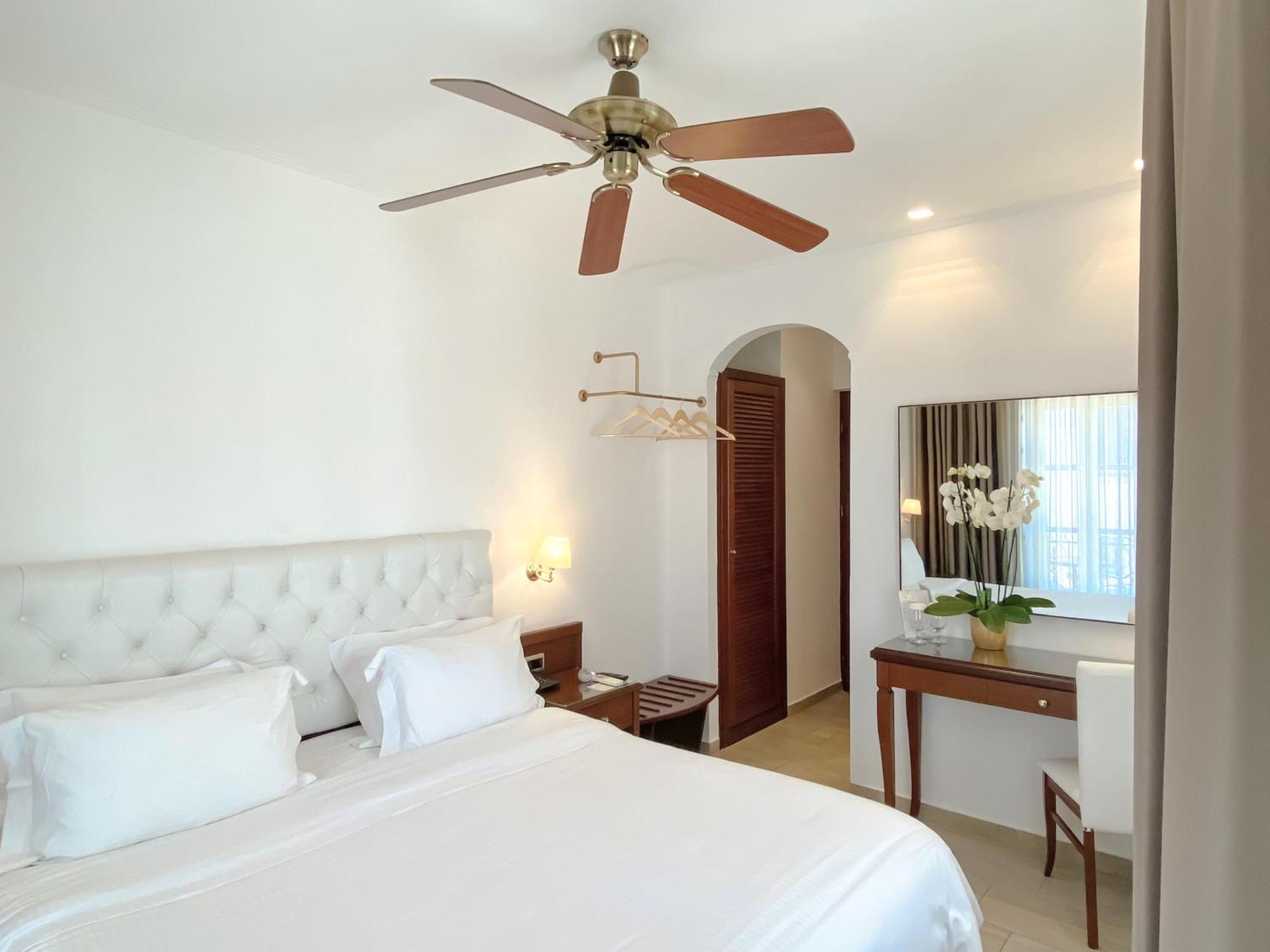 Armata Boutique Hotel Spetses Town ภายนอก รูปภาพ